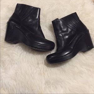 Dansko wedge black booties 38 like new